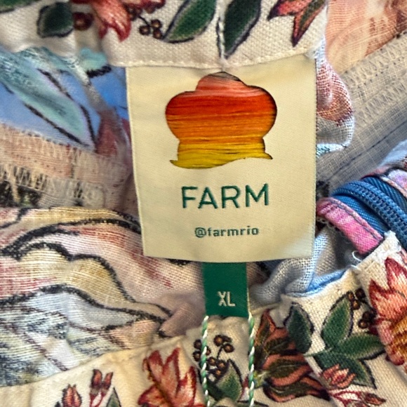 NWT FARM Rio Blue Floral Women's Cargo Shorts - Picture 2 of 8